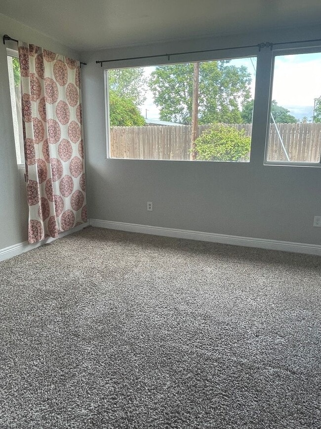 Building Photo - 265 Hudson Dr