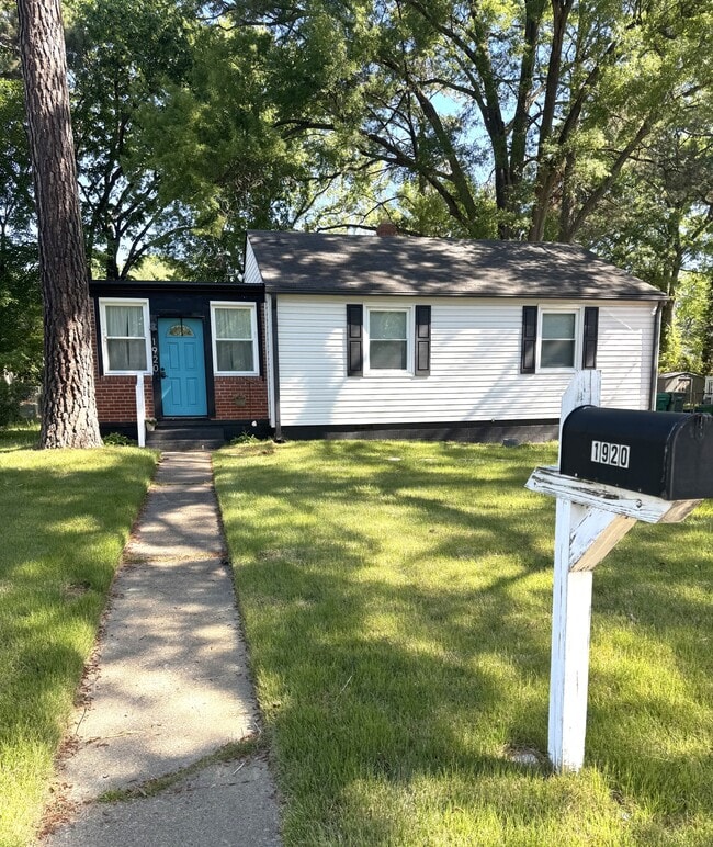 Primary Photo - 1920 Watts Ln
