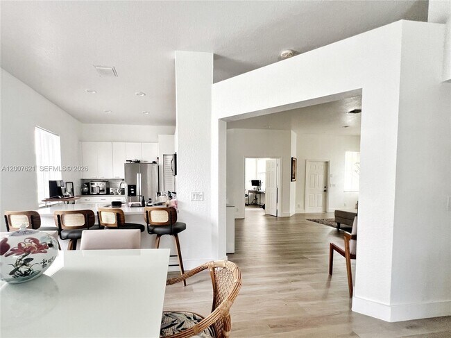 Building Photo - 1901 Cedar Ct