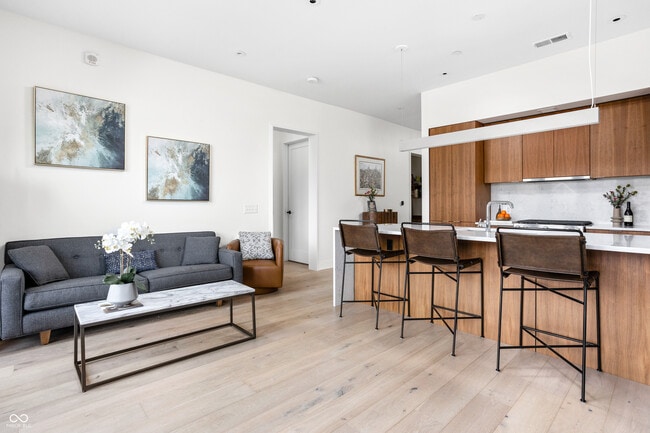 Building Photo - 877 N East St