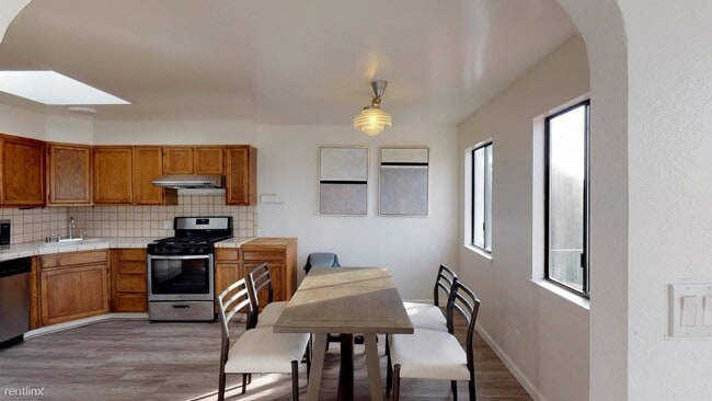 Building Photo - 1 br, 1 bath House - 163 Hearst Ave Privat...