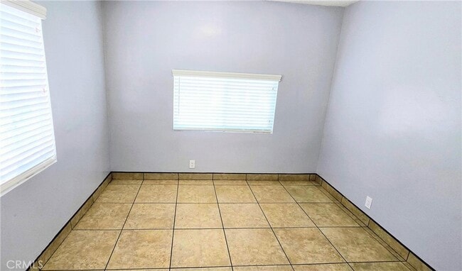 Building Photo - 1342 E 77th Pl