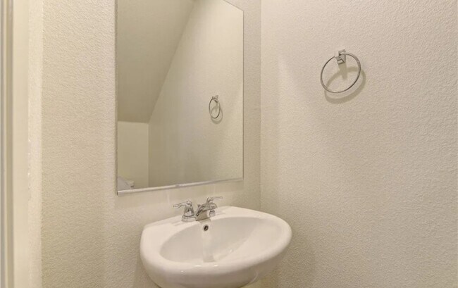 Building Photo - 10923 Heatherford Ave