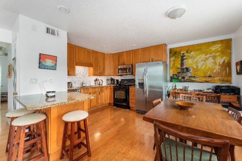 Building Photo - 204 Pompano Dr SE