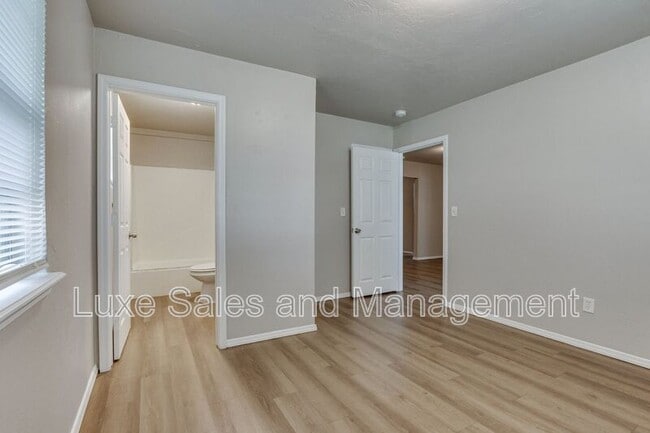 Building Photo - 1005 SW 63rd St