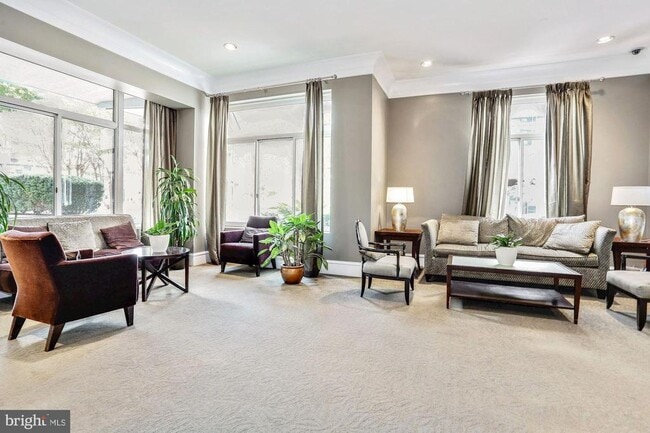 Building Photo - 851 N Glebe Rd