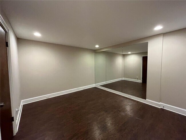 Building Photo - 2237 Chimney Springs Dr