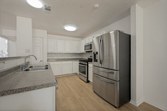 Building Photo - 5518 Heathercrest Dr