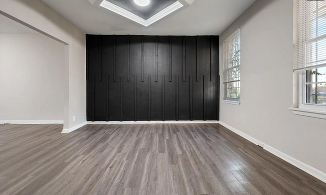 Building Photo - 281 W Franklin St