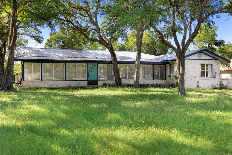 Building Photo - 200 Woodcreek Dr