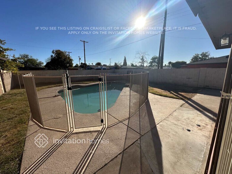 Building Photo - 3725 E Sheridan St