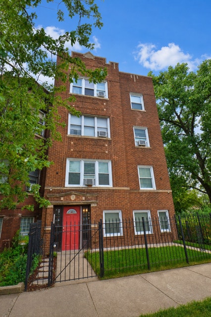 Building Photo - 834 N Christiana Ave