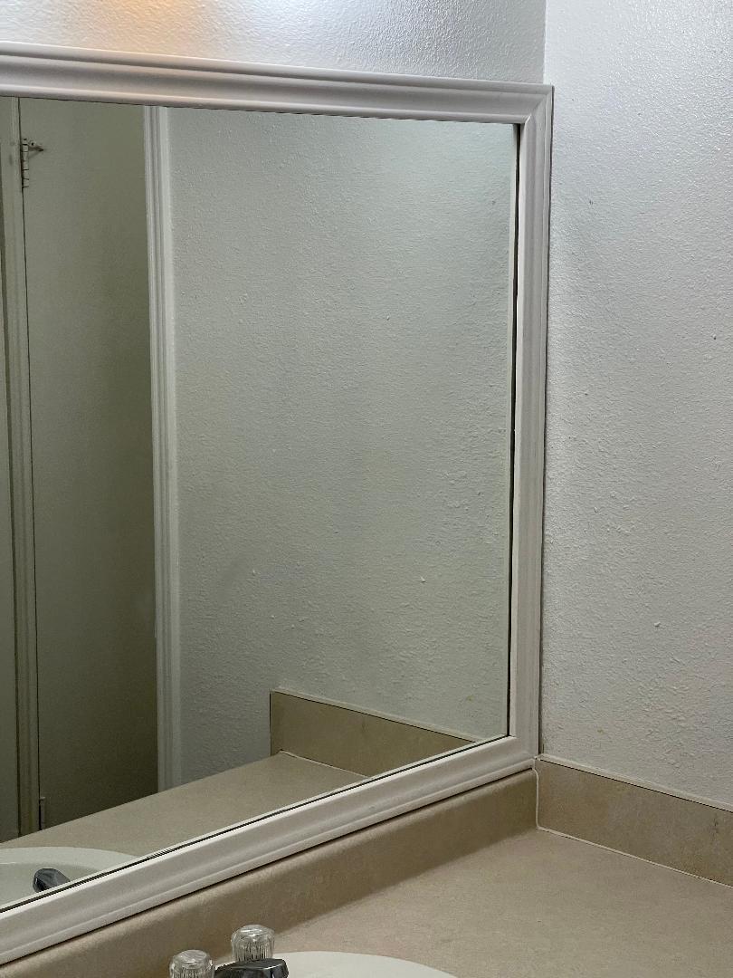 Building Photo - 1007 Spring Loop
