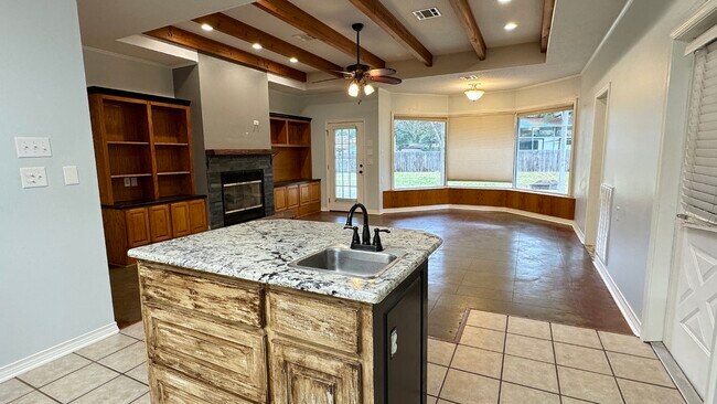 Building Photo - 203 Williamsburg Dr