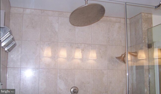 Building Photo - 1029 N Stuart St