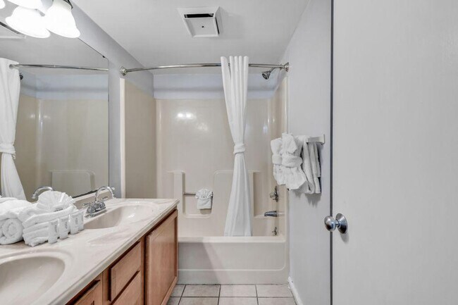 Building Photo - 2310 N Ocean Blvd