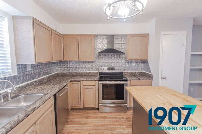 Building Photo - Spacious 4-Bedroom Home in Moore – Stylish Updates & Great Layout!