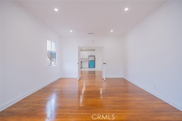 Building Photo - 418 N Hill Ave