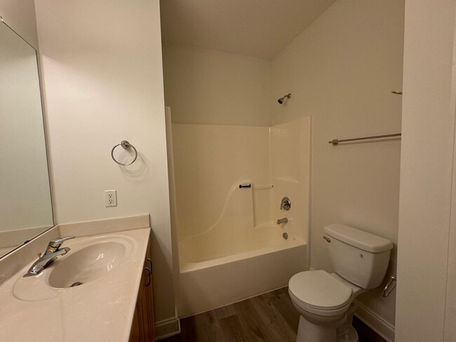 Master bedroom bathroom - 2488 Ryerson Ct