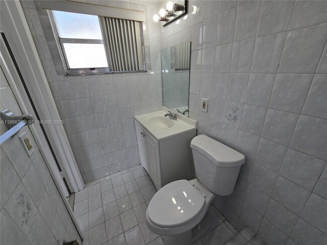 Building Photo - 120 ROYAL PALM Rd