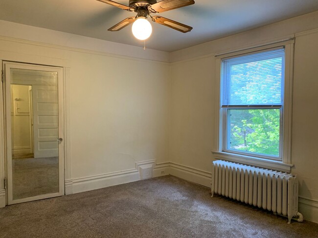 Building Photo - 2128-2130 E 2nd St