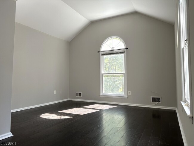 Building Photo - 18 Arthurs Ct