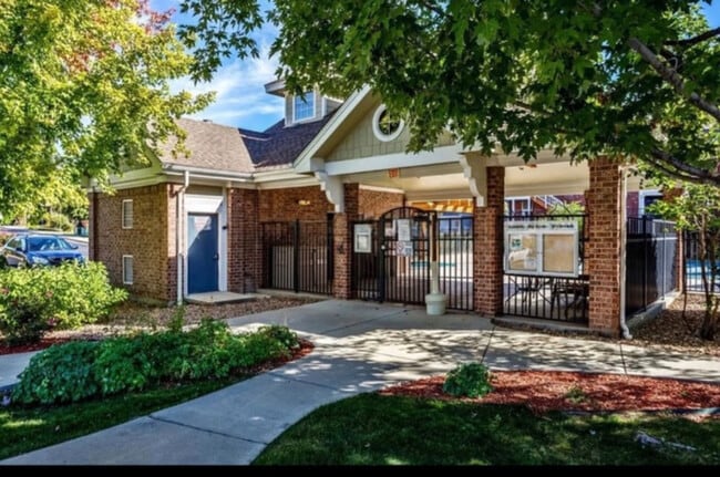 Building Photo - Stunning 2 bed 2 bath Condo in Aurora
