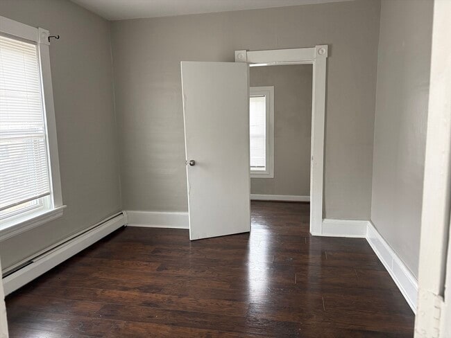 Building Photo - 131 5th St