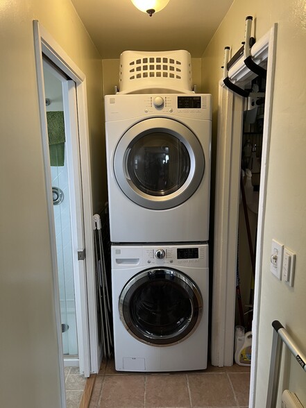 high-end washer and dryer - 1511 Derby St