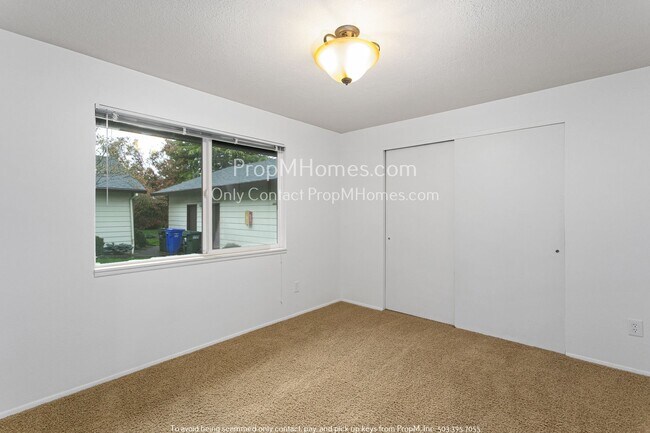 Building Photo - Cozy Two-Bedroom in Gresham - New Washer/D...