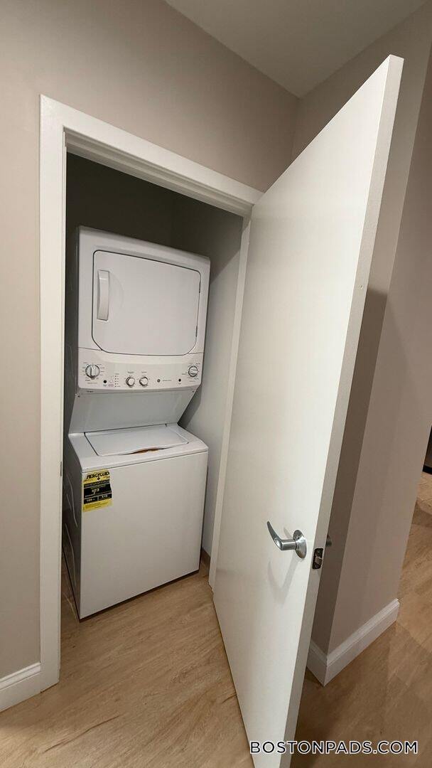 Building Photo - 75 S Main St