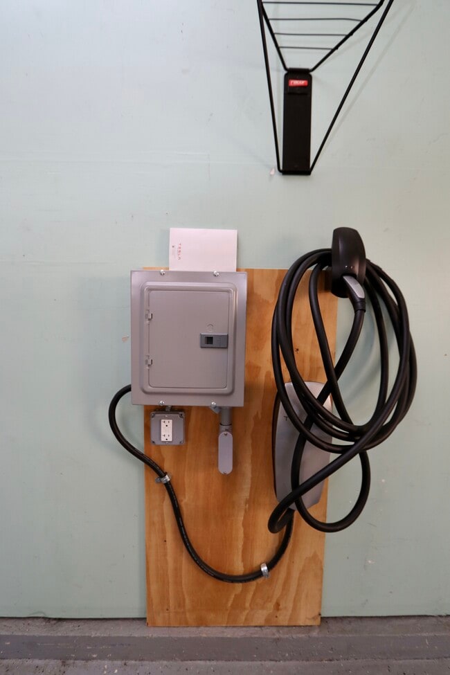 Building Photo - 2969 Columbia Dr