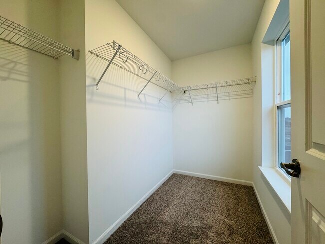 Building Photo - 25660 W Yorkshire Dr