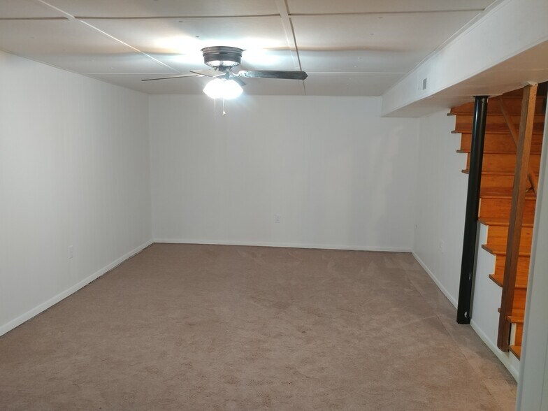 Building Photo - 2809 Creekwood Dr