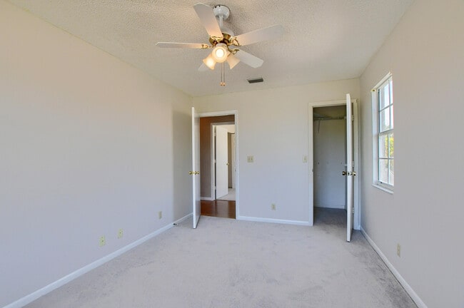 Building Photo - 22556 Middletown Dr