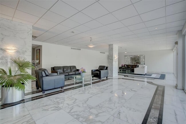 Building Photo - 3000 E Sunrise Blvd