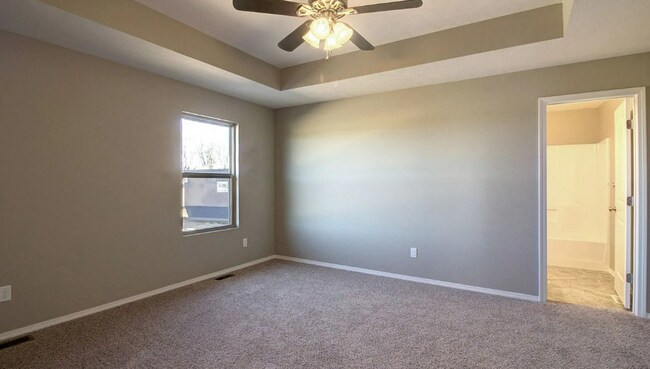 Building Photo - 3 Bedroom Rental in Republic with fenced i...