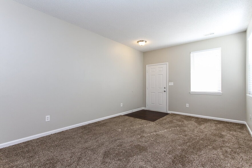 Building Photo - 672 Cloverfield Ln