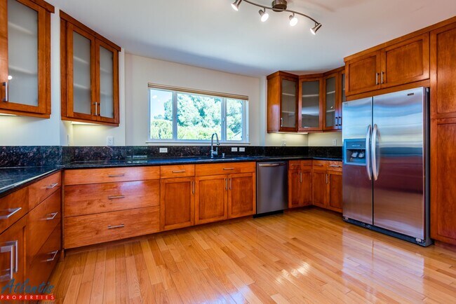 Building Photo - Gorgeous Home | Hardwood Flooring | A/C | Prime Location