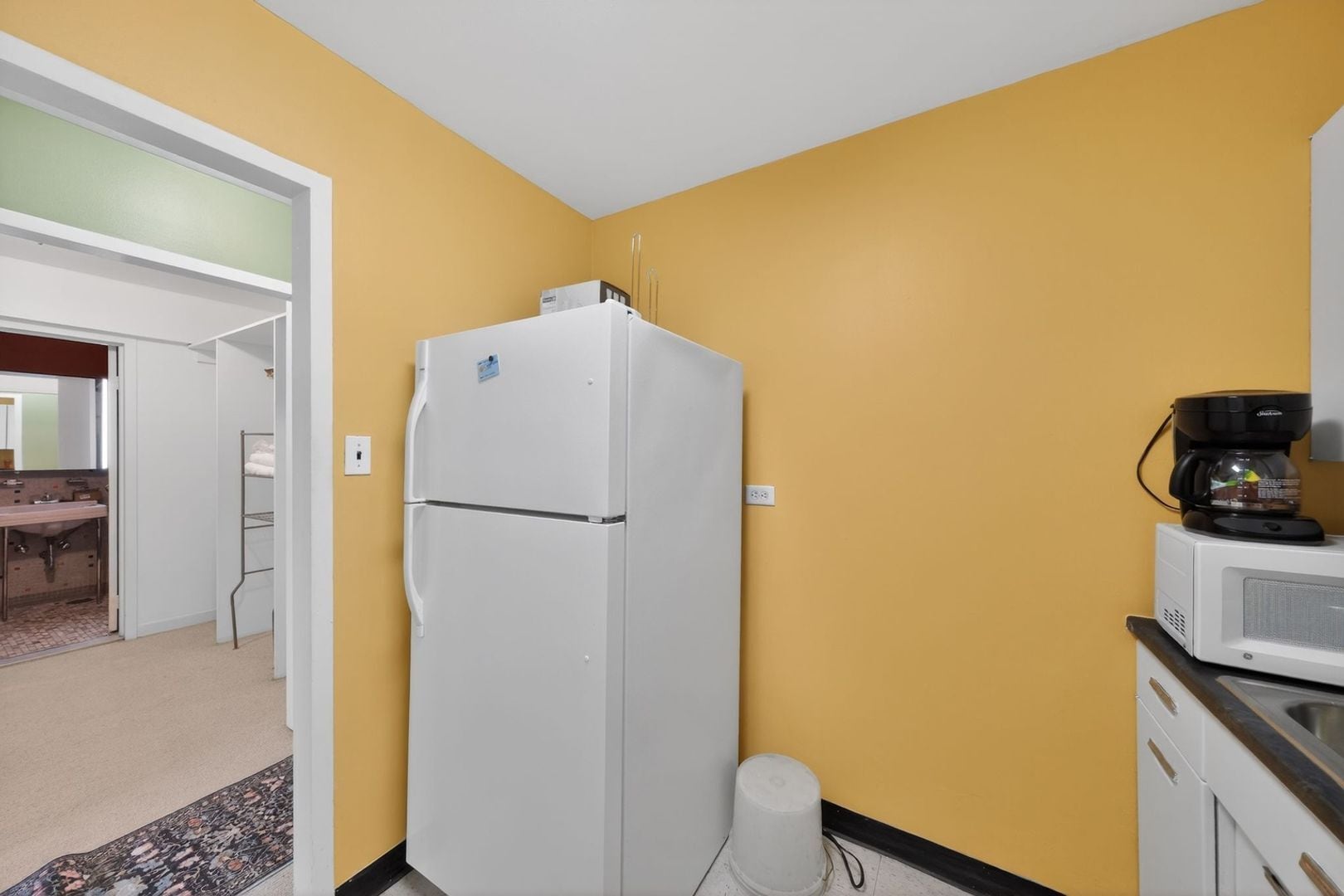 Building Photo - 7337 S South Shore Dr