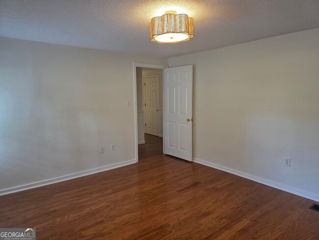 Building Photo - 807 Pound Rd