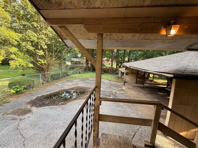 Building Photo - 3 bed 2 bath in the heart of the city