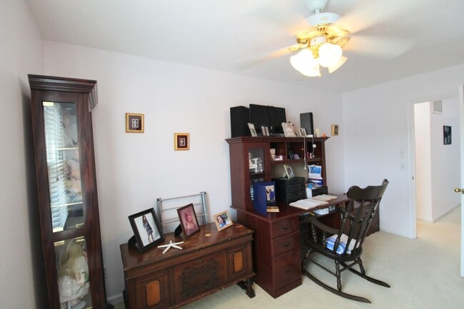 Building Photo - Charming 3-Bedroom Townhome for Rent with ...
