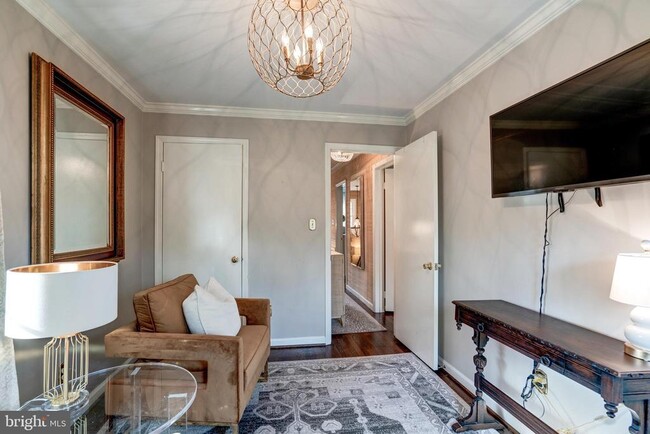 Building Photo - 5703 Brookside Dr