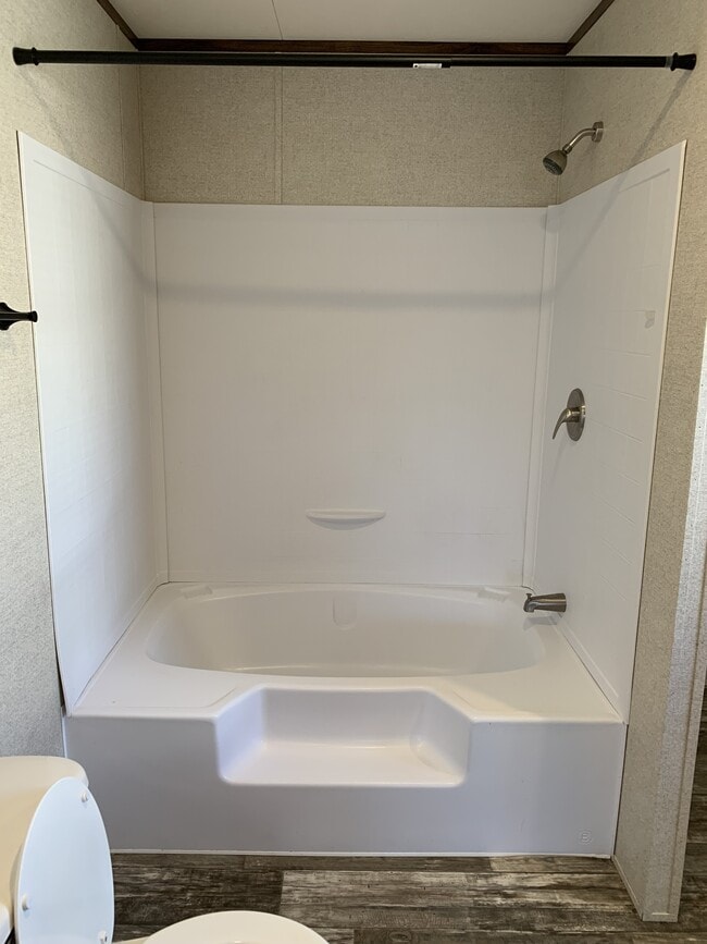 Building Photo - 100 Bristol St