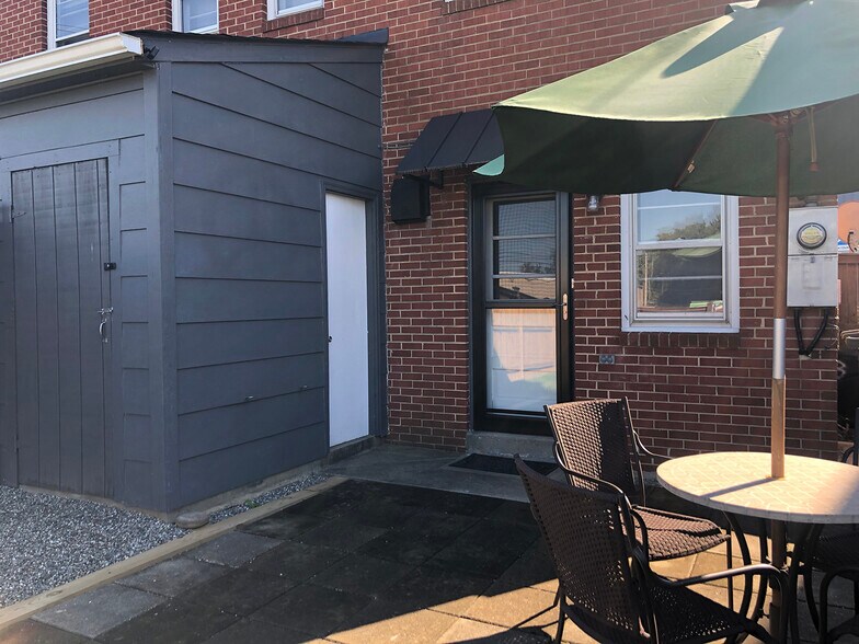 Rear Entrance/Patio - 33 E 9th St