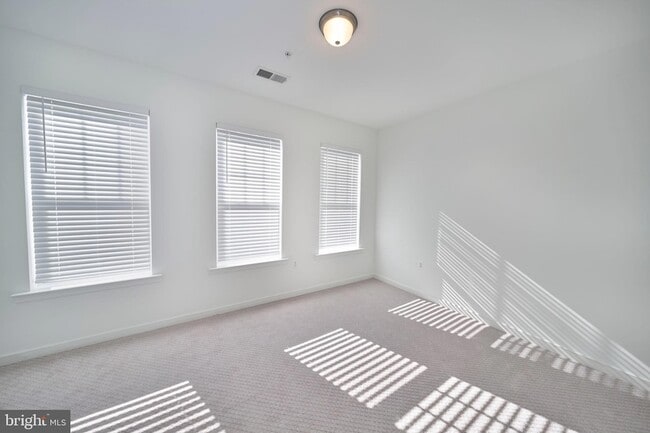 Building Photo - 256 Bluemont Branch Terrace SE
