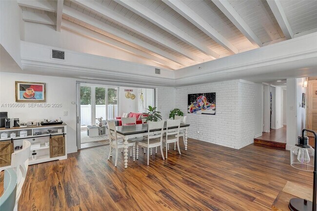 Building Photo - 14530 Garden Dr