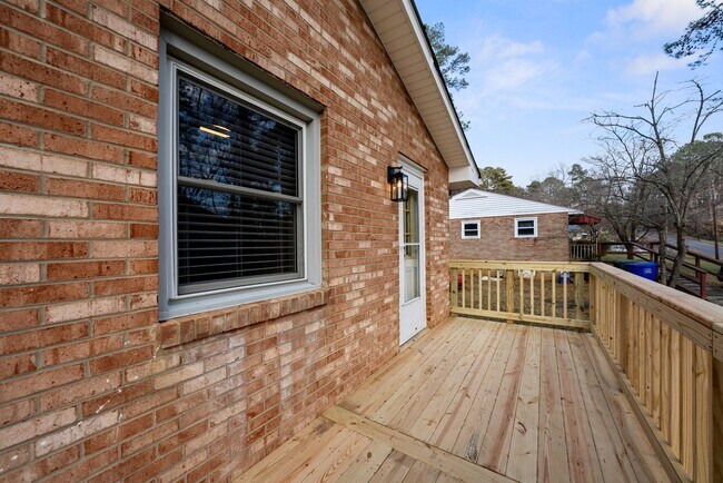 Building Photo - Beautiful Barnes Street Rental Ready early July!