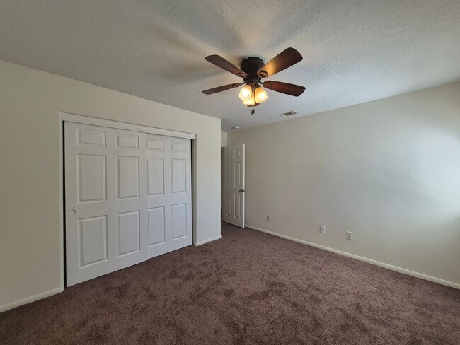 Building Photo - 3 bed/2 bath in Country Club Estates available now!